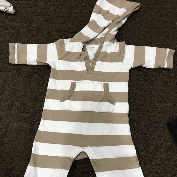 Old Navy Baby boy cloth for 3-6 month - Picture 2 of 2